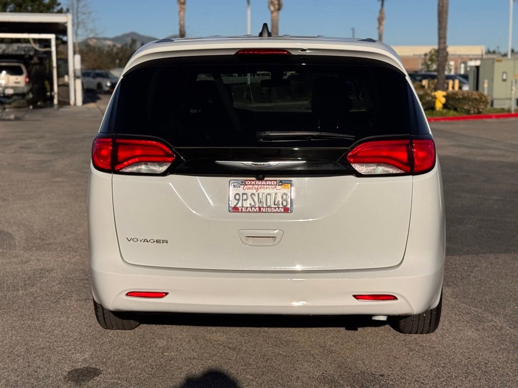 Used 2022 Chrysler Voyager LX image 7