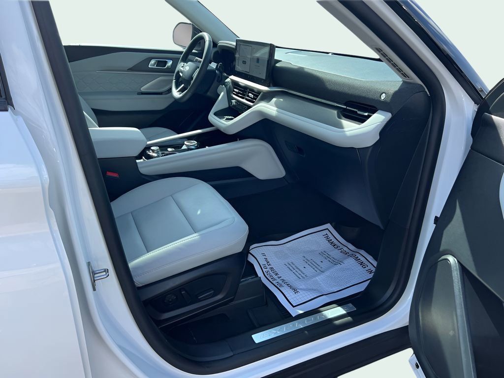 Used 2025 Ford Explorer Platinum w/ LUX Leather Package AWD/4WD image 25