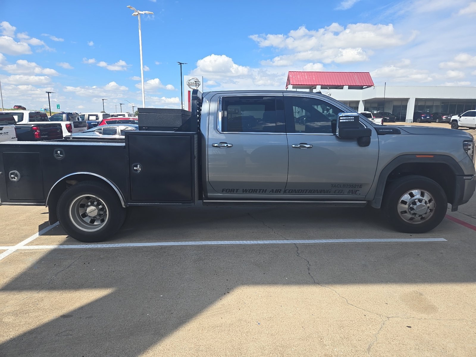 Used 2024 GMC Sierra 3500 Denali Ultimate AWD/4WD image 5