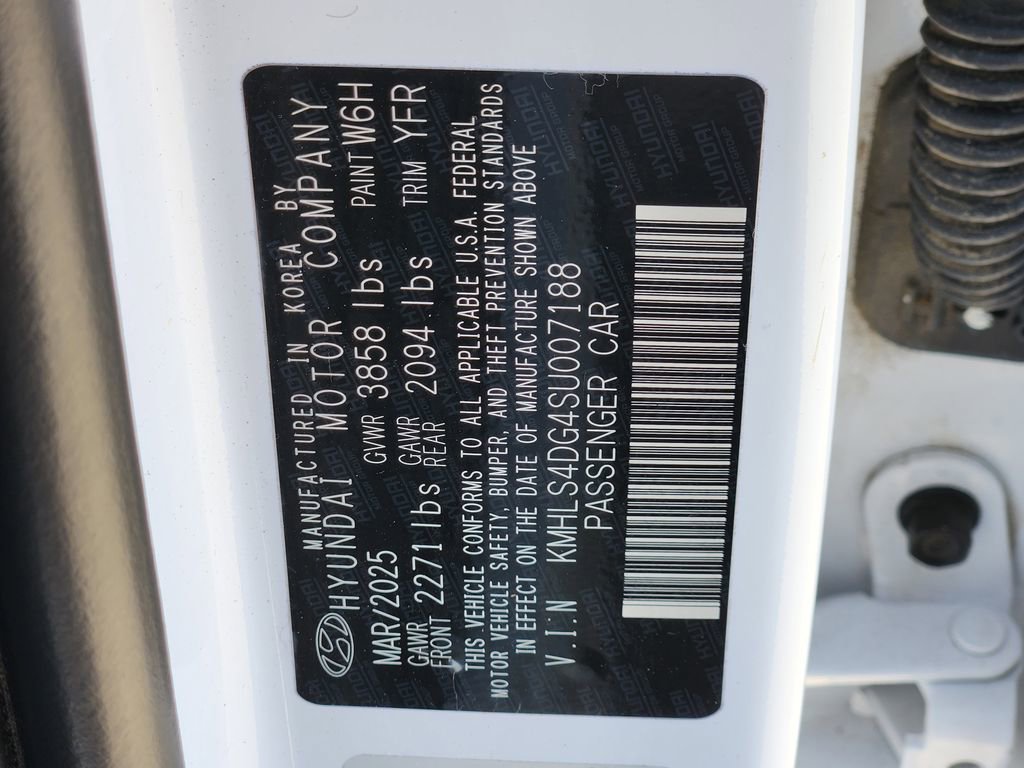 Used 2025 Hyundai Elantra SEL image 38