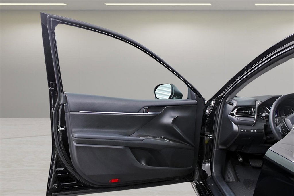 Used 2021 Toyota Camry SE image 30