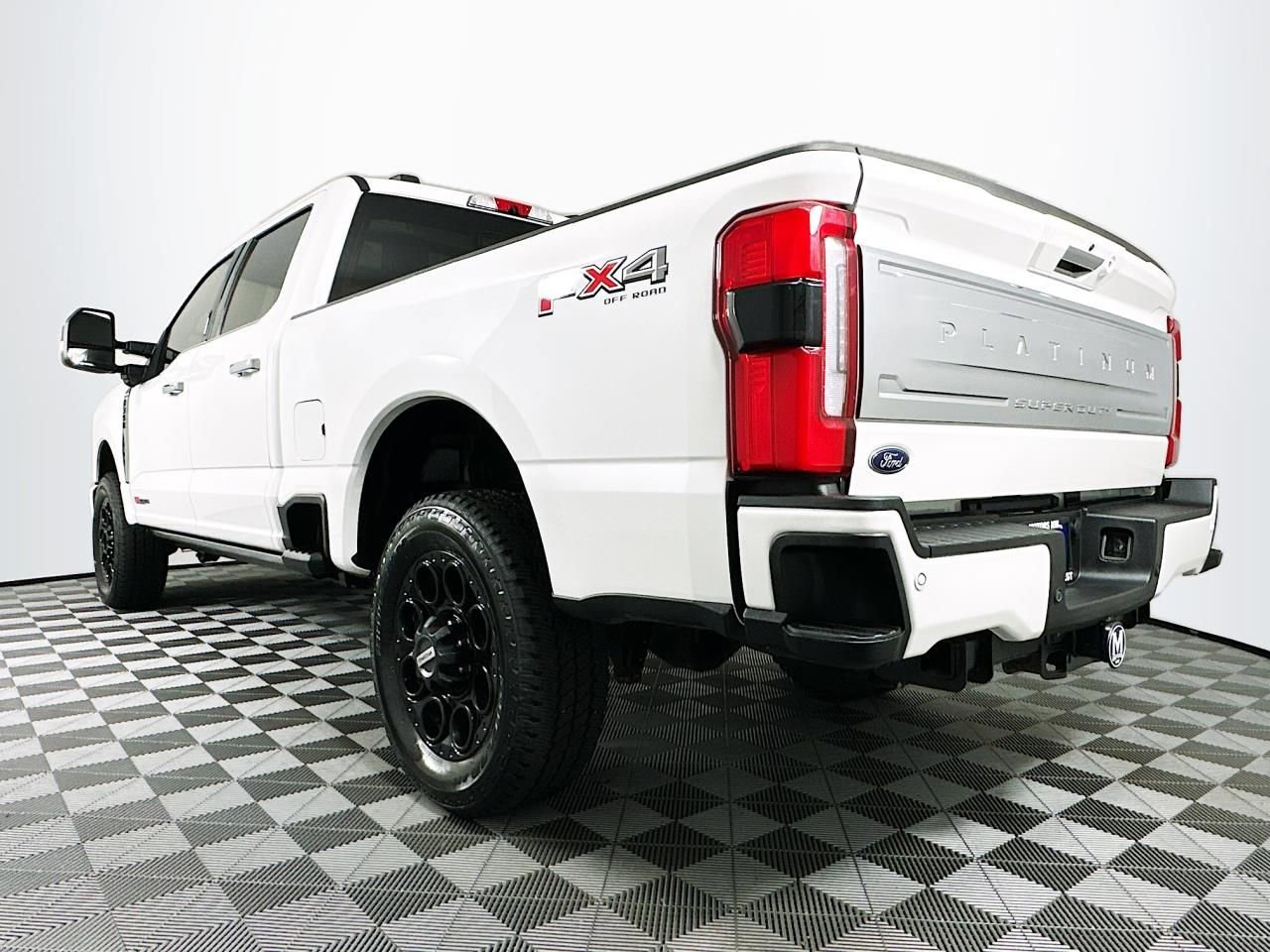 Used 2024 Ford F350 Platinum AWD/4WD image 23