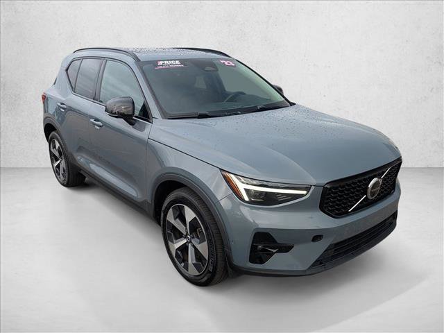 Used 2023 Volvo XC40 B5 Ultimate w/ Protection Package Premier image 3