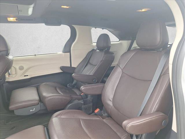 Certified 2021 Toyota Sienna Platinum FWD image 16