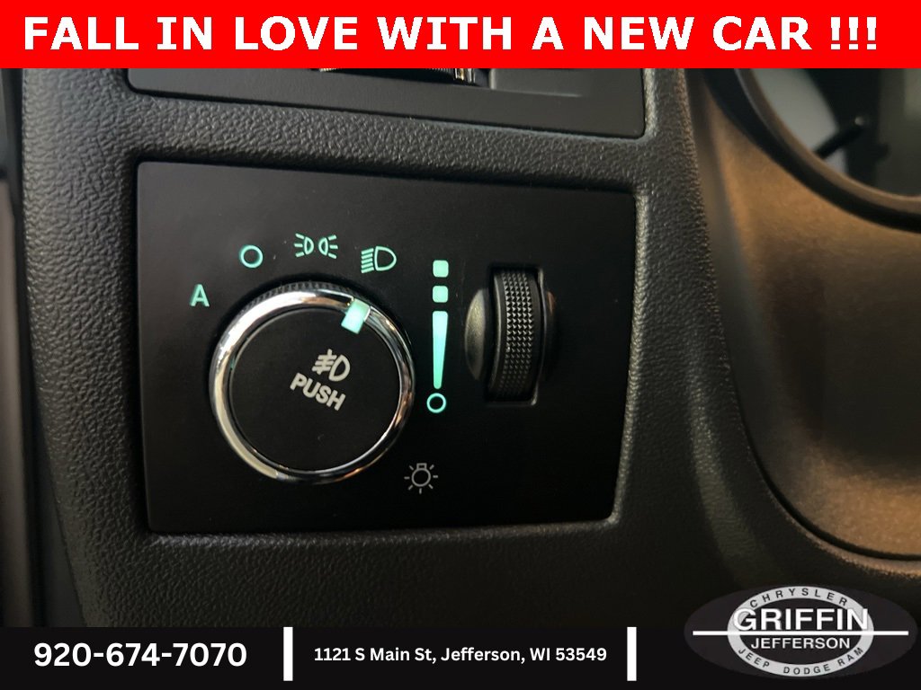 Used 2014 Dodge Challenger SRT8 image 29