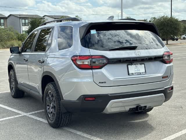 Certified 2025 Honda Pilot TrailSport image 4