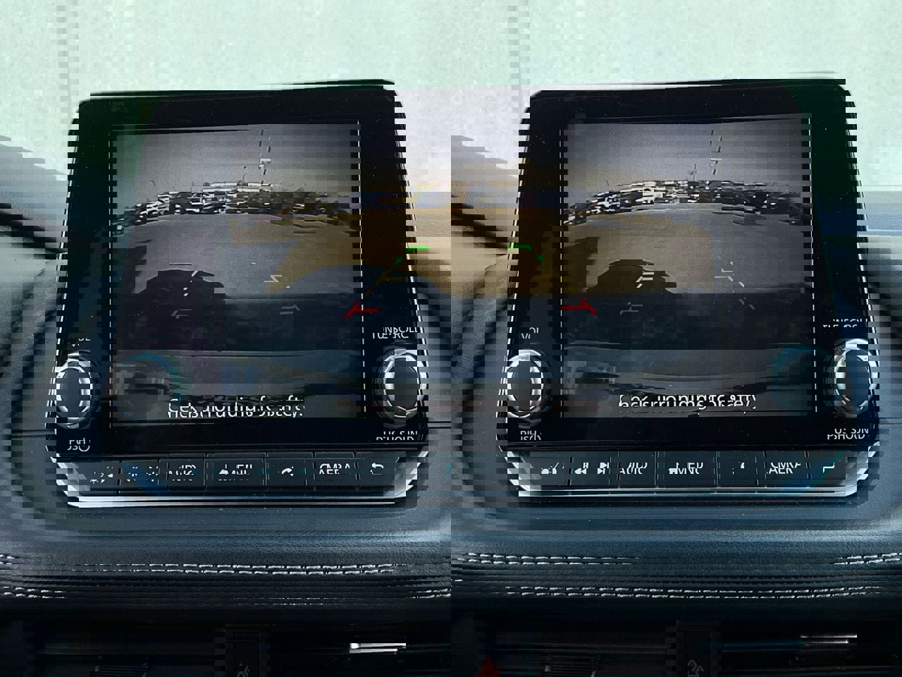 Used 2025 Nissan Rogue SV image 31