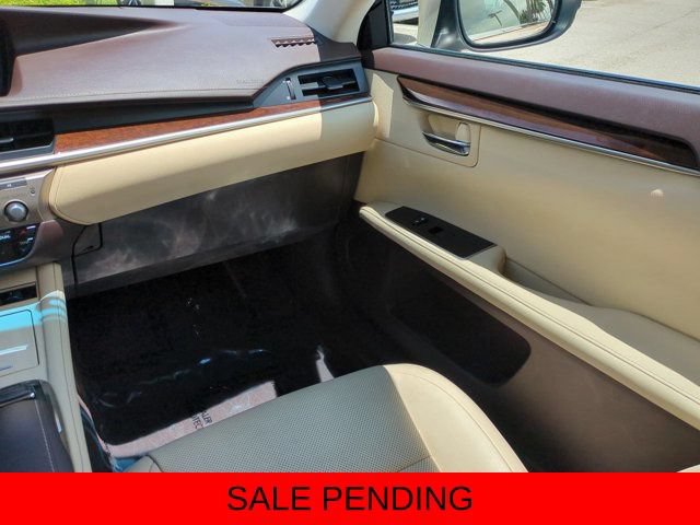 Used 2018 Lexus ES 350 w/ Luxury Package w/Wood Trim FWD image 16