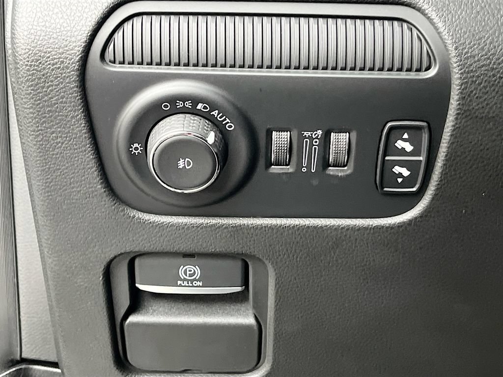 Used 2023 Jeep Wagoneer Series II w/ Mopar Step-Up Package AWD/4WD image 10