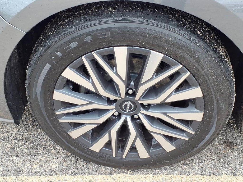 Used 2023 Nissan Altima 2.5 SV image 9