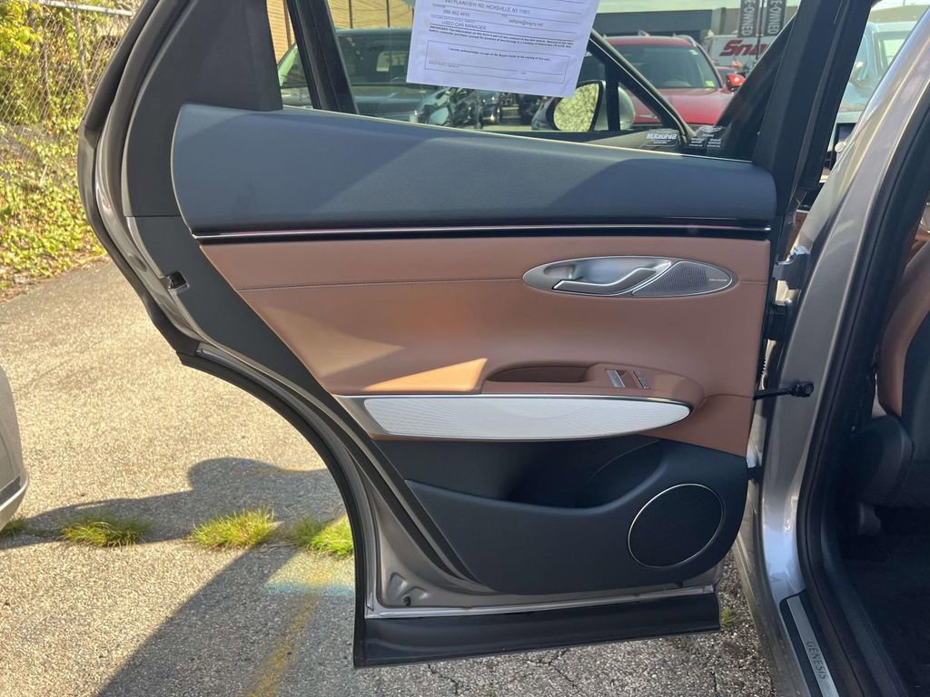 Certified 2026 Genesis GV70 2.5T Advanced AWD/4WD image 15