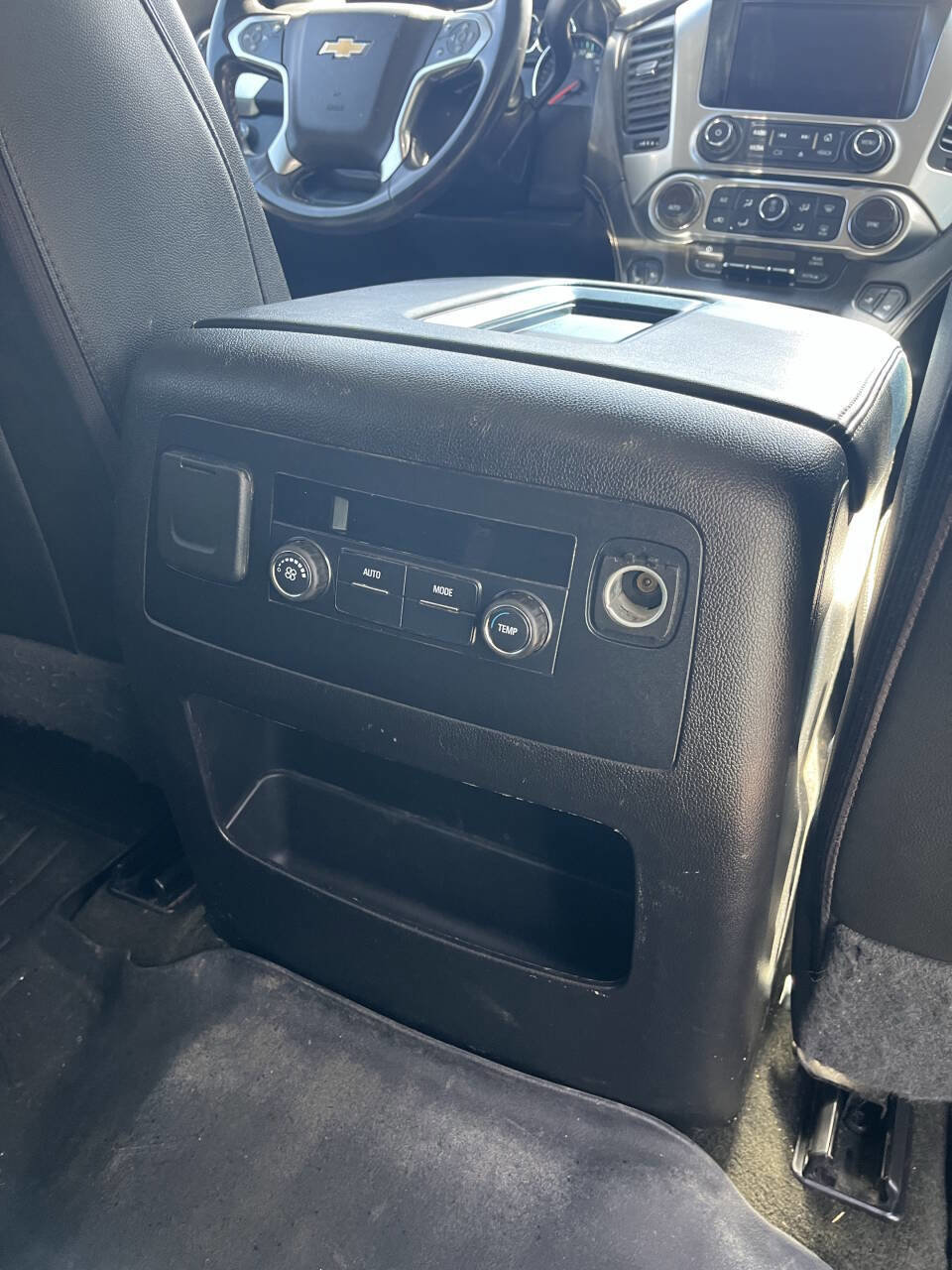 Used 2016 Chevrolet Suburban LT image 6