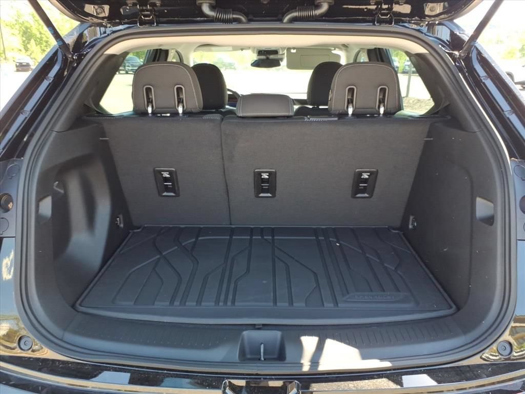 New 2027 Chevrolet Bolt LT w/ Comfort Package FWD image 22