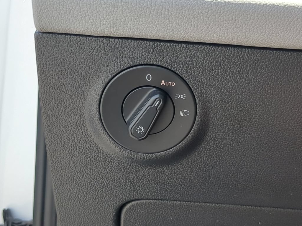 Certified 2022 Volkswagen Taos SE FWD image 26