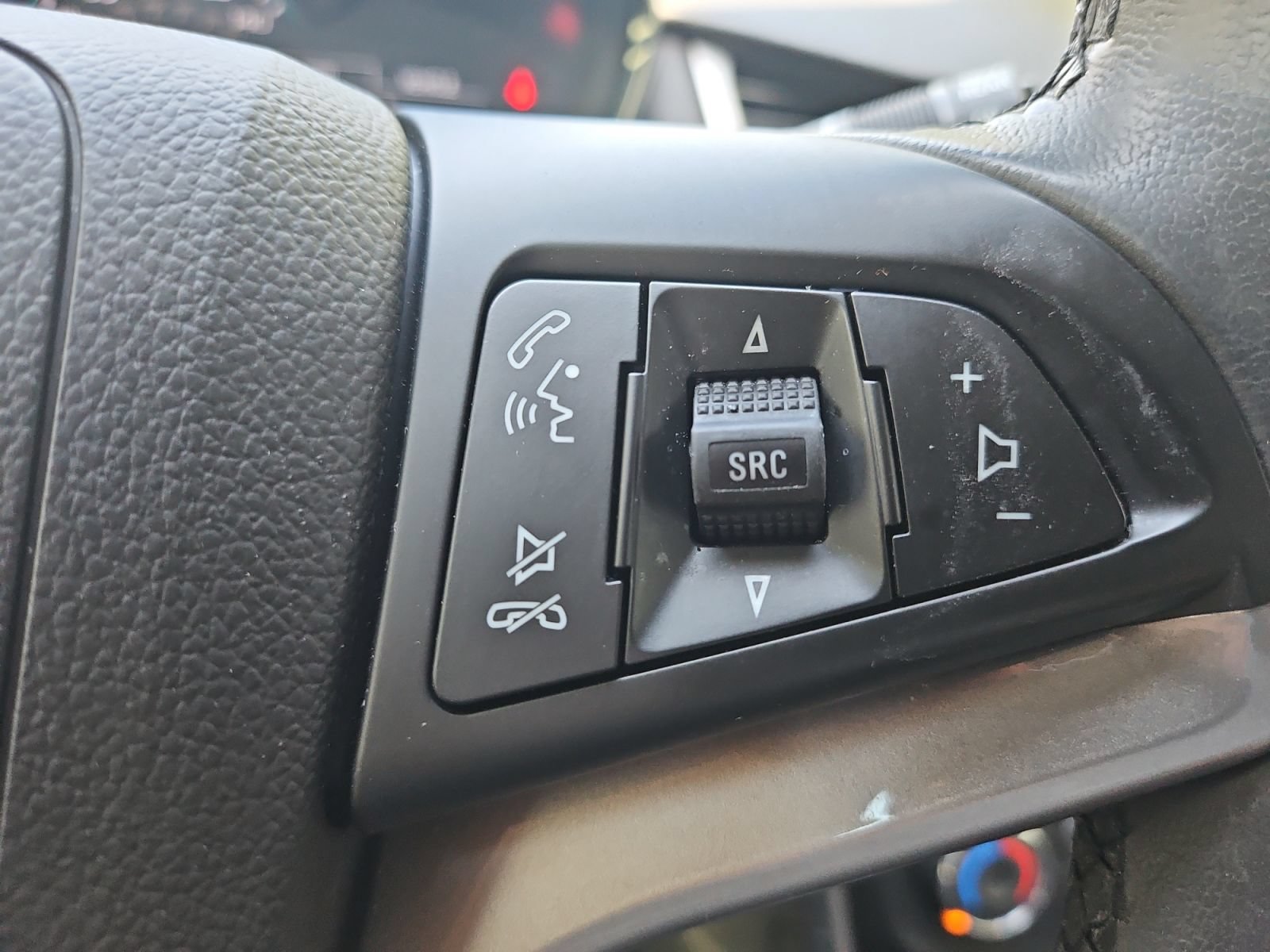 Used 2022 Chevrolet Trax LT w/ LT Convenience Package AWD/4WD image 23