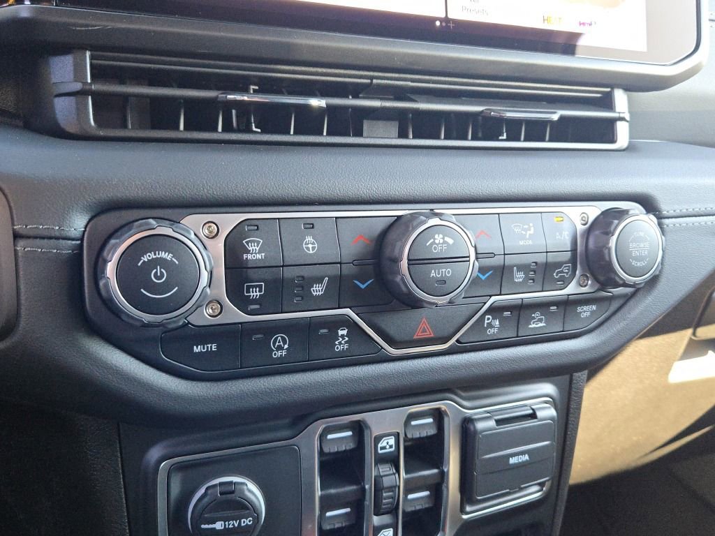 Used 2024 Jeep Wrangler Sahara w/ Safety Group image 29