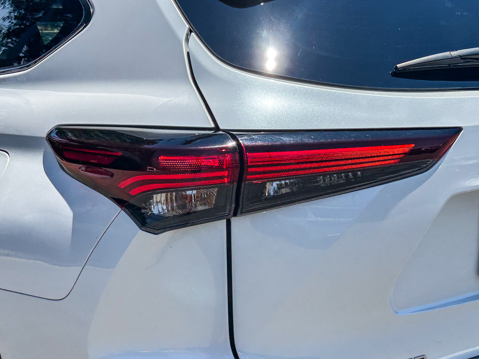 Used 2024 Toyota Highlander XLE FWD image 9