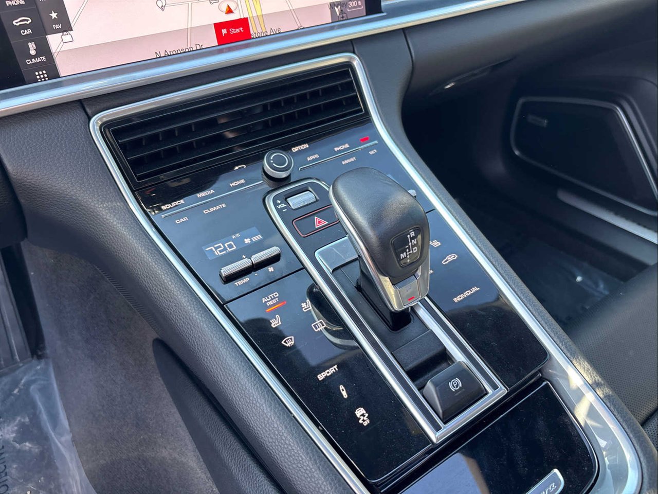 Used 2018 Porsche Panamera 4 image 13