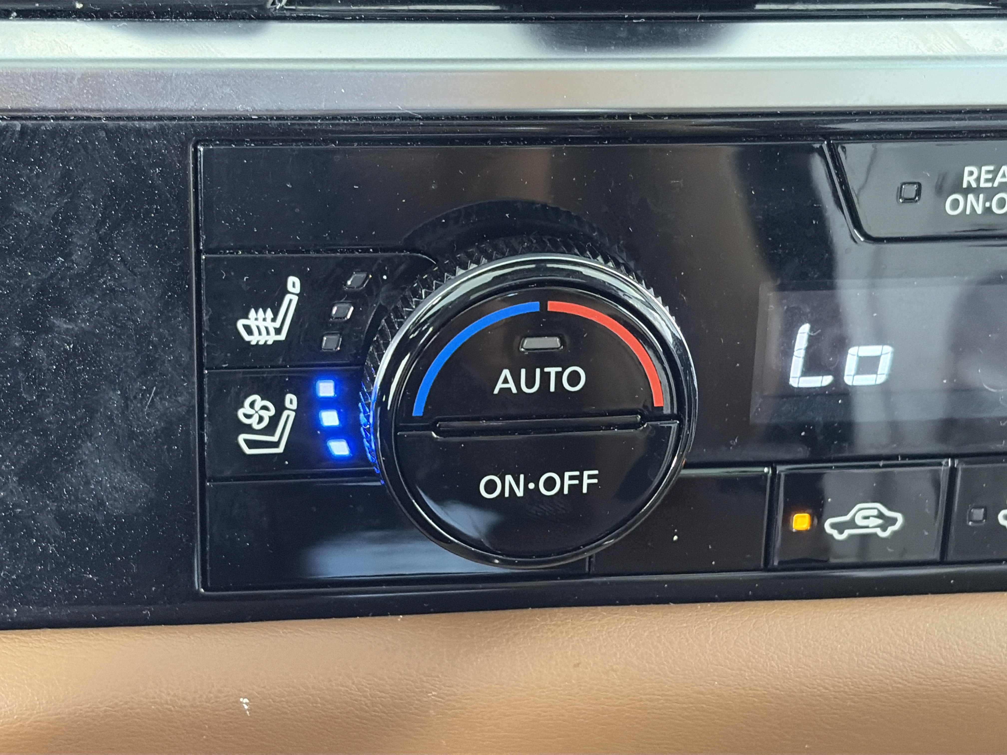 Used 2023 Nissan Pathfinder Platinum w/ Cargo Package AWD/4WD image 27