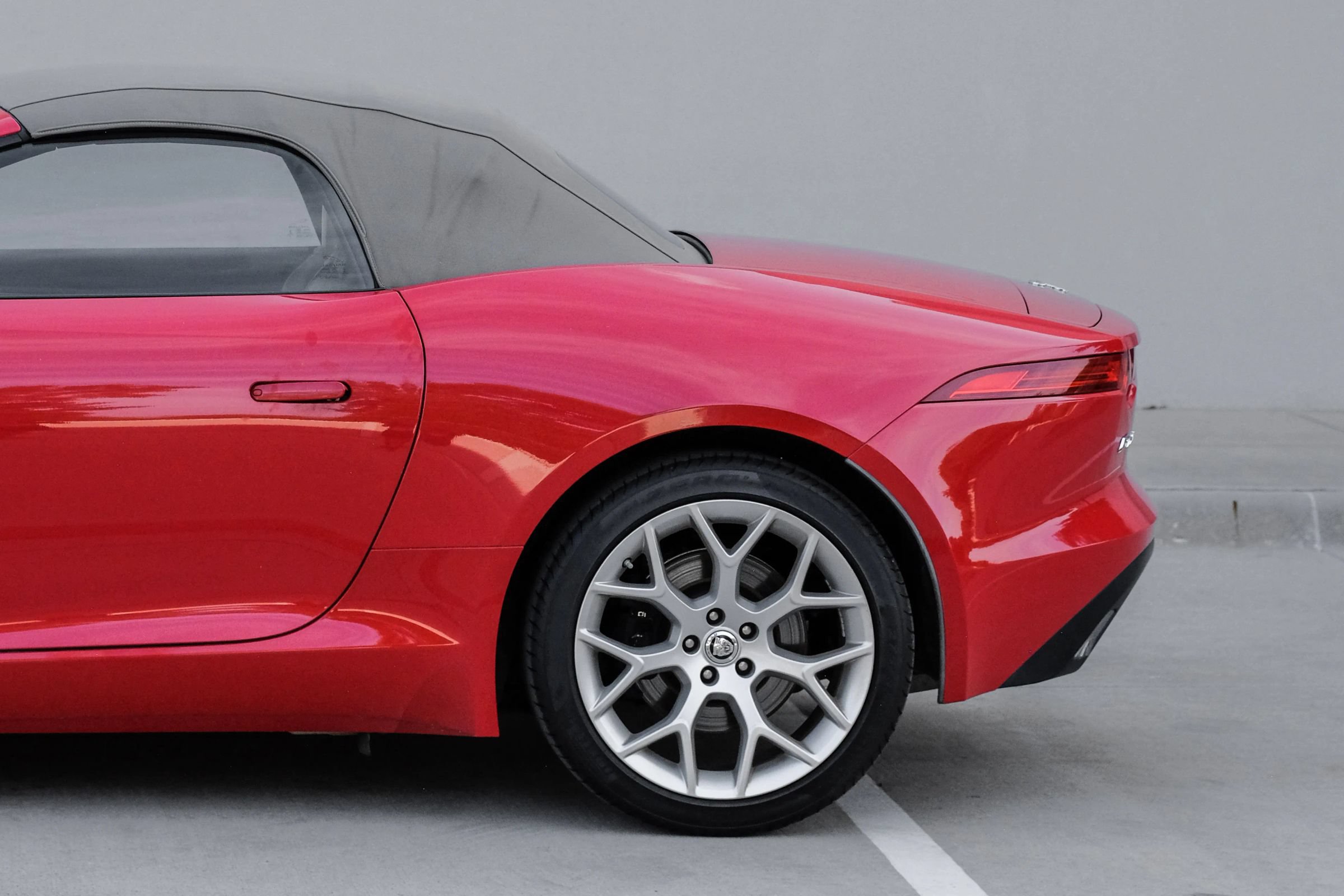 Used 2014 Jaguar F-TYPE Convertible RWD image 10