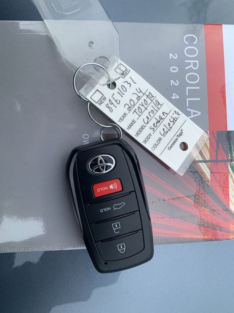 Used 2024 Toyota Corolla SE image 34