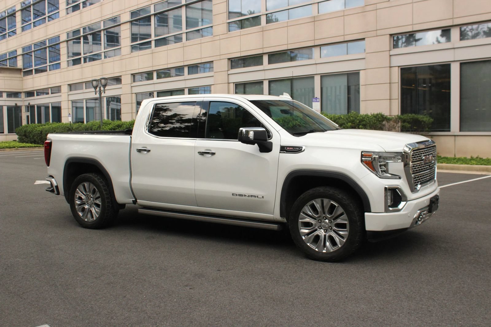 Used 2020 GMC Sierra 1500 Denali w/ Denali Ultimate Package AWD/4WD image 2