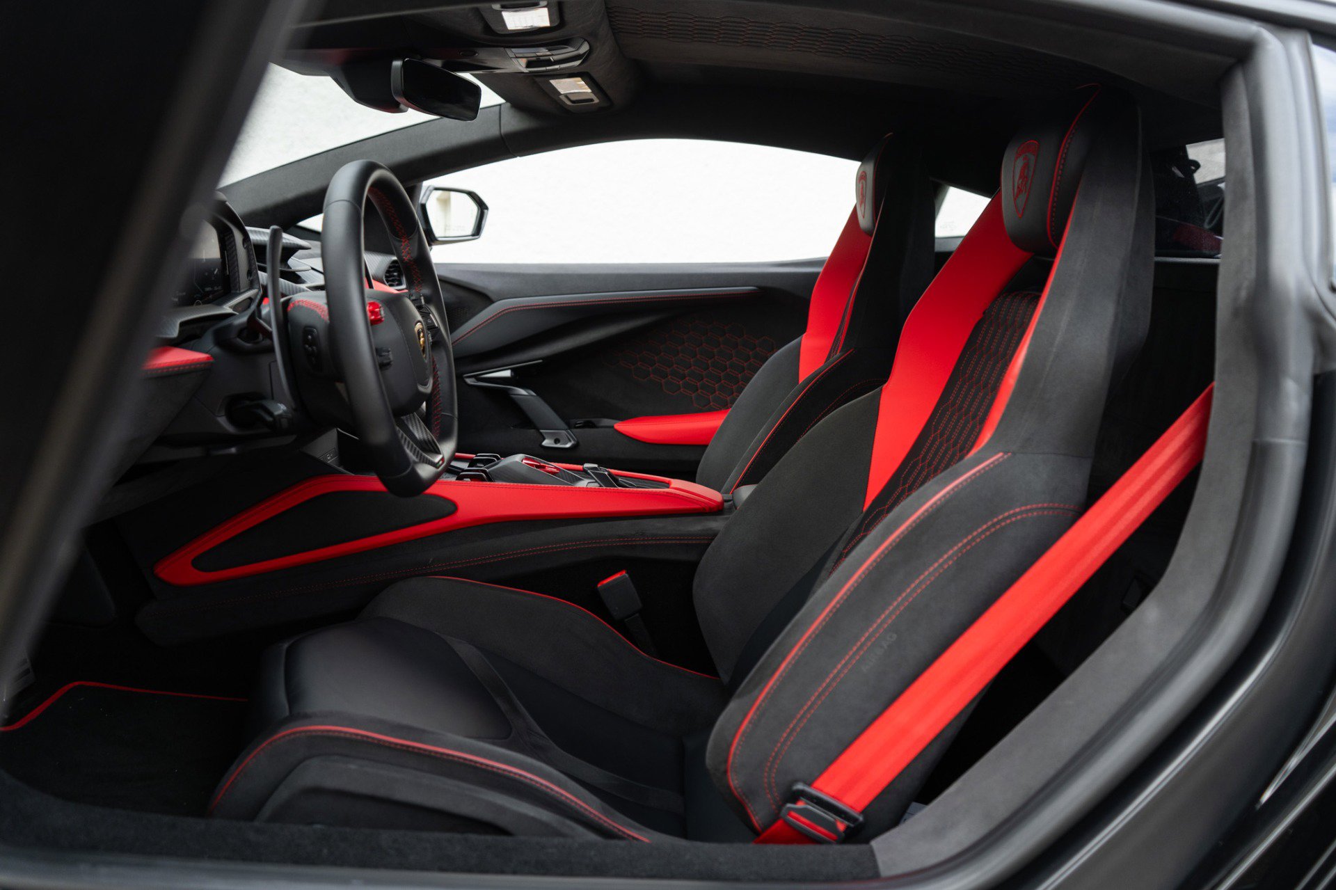 Used 2024 Lamborghini Revuelto image 7