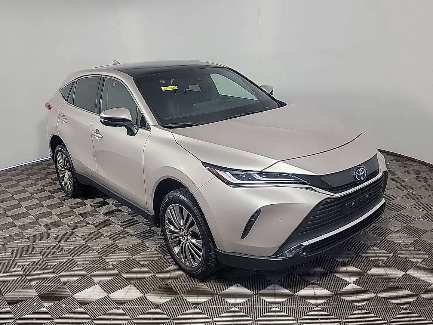 Used 2024 Toyota Venza Limited AWD/4WD image 2
