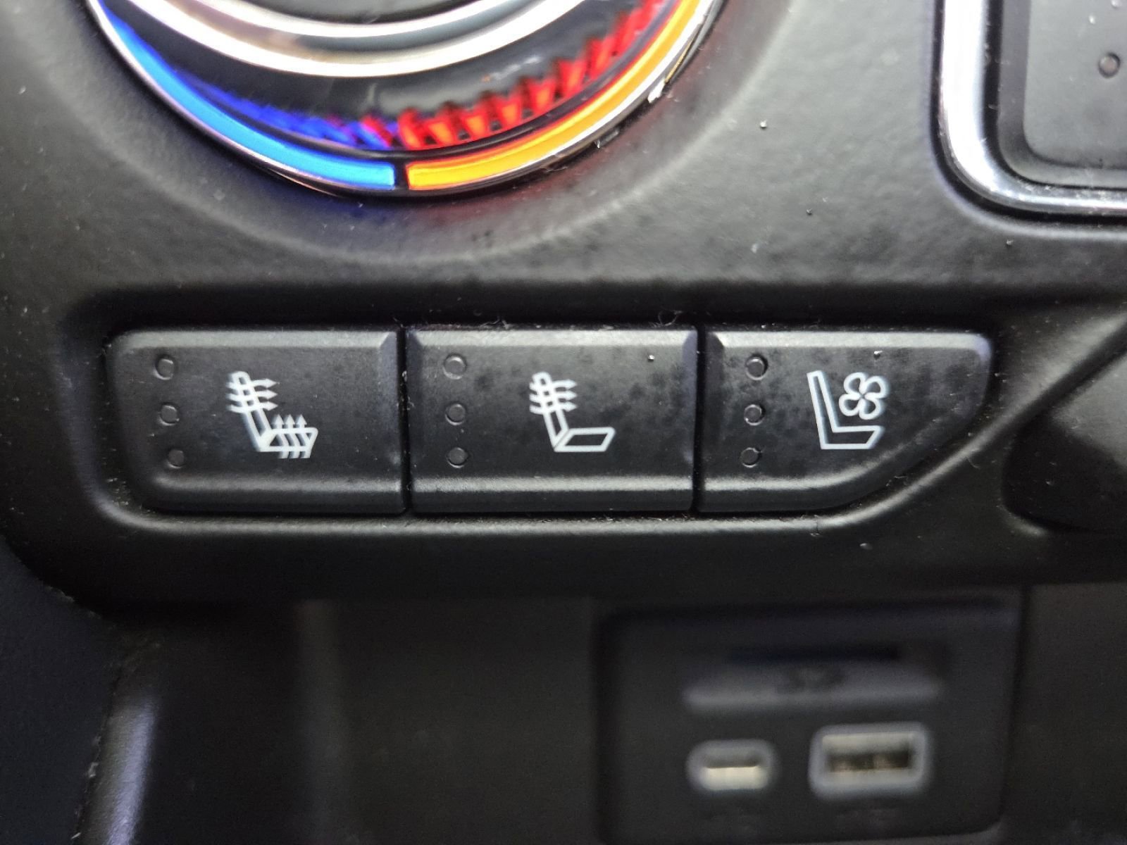 Used 2021 GMC Yukon AT4 w/ Technology Package image 6