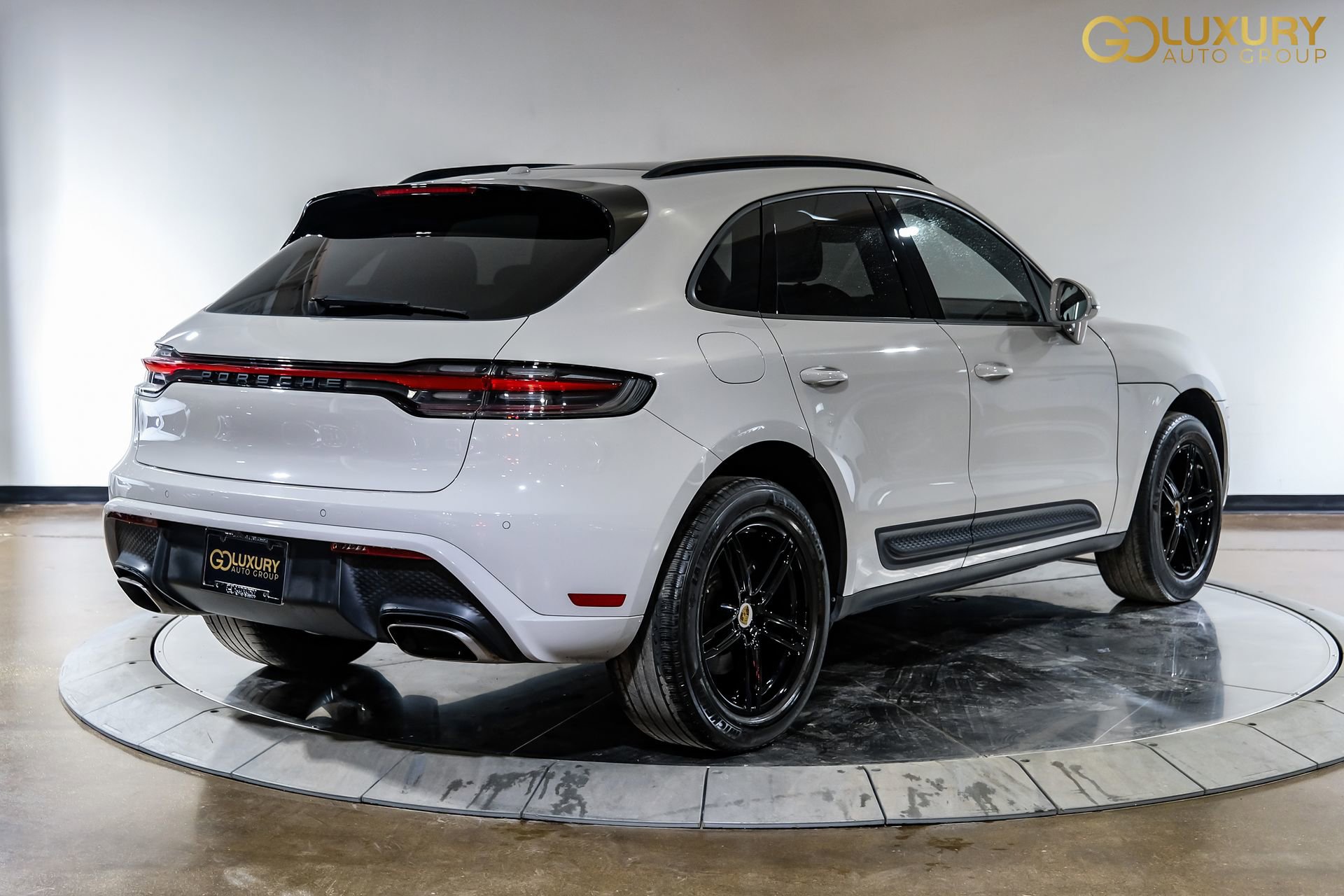 Used 2023 Porsche Macan AWD/4WD image 10