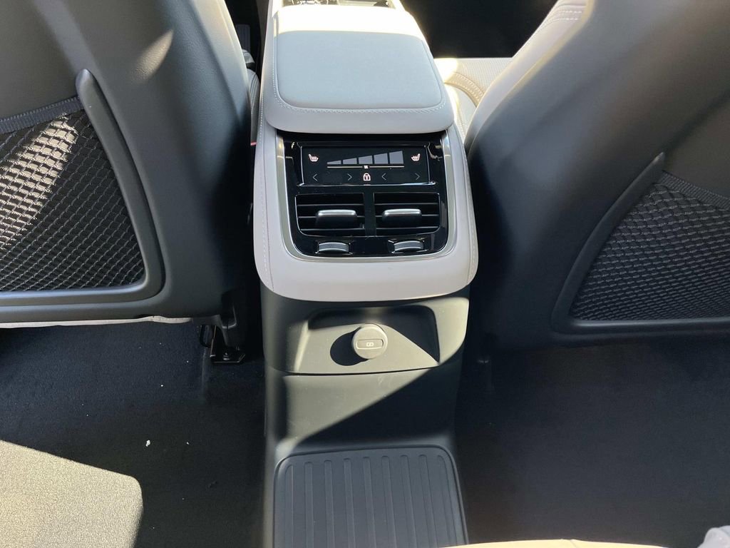 New 2026 Volvo XC90 T8 Ultra w/ Lounge Package AWD/4WD image 17