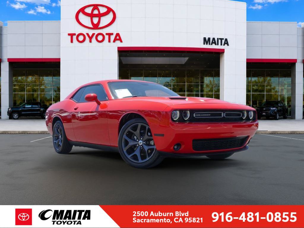 Used 2017 Dodge Challenger SXT Plus RWD image 1