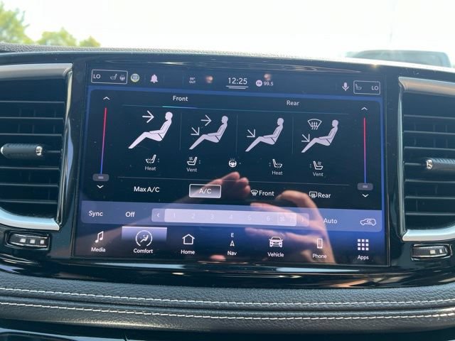 Used 2021 Chrysler Pacifica Limited AWD/4WD image 17