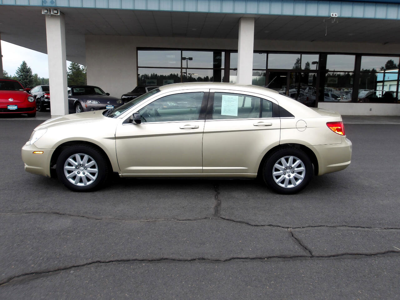 Used 2010 Chrysler Sebring Touring image 2