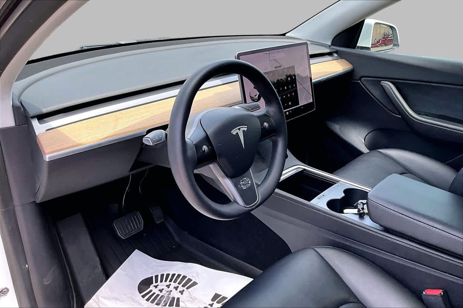 Used 2021 Tesla Model Y Long Range AWD/4WD image 16