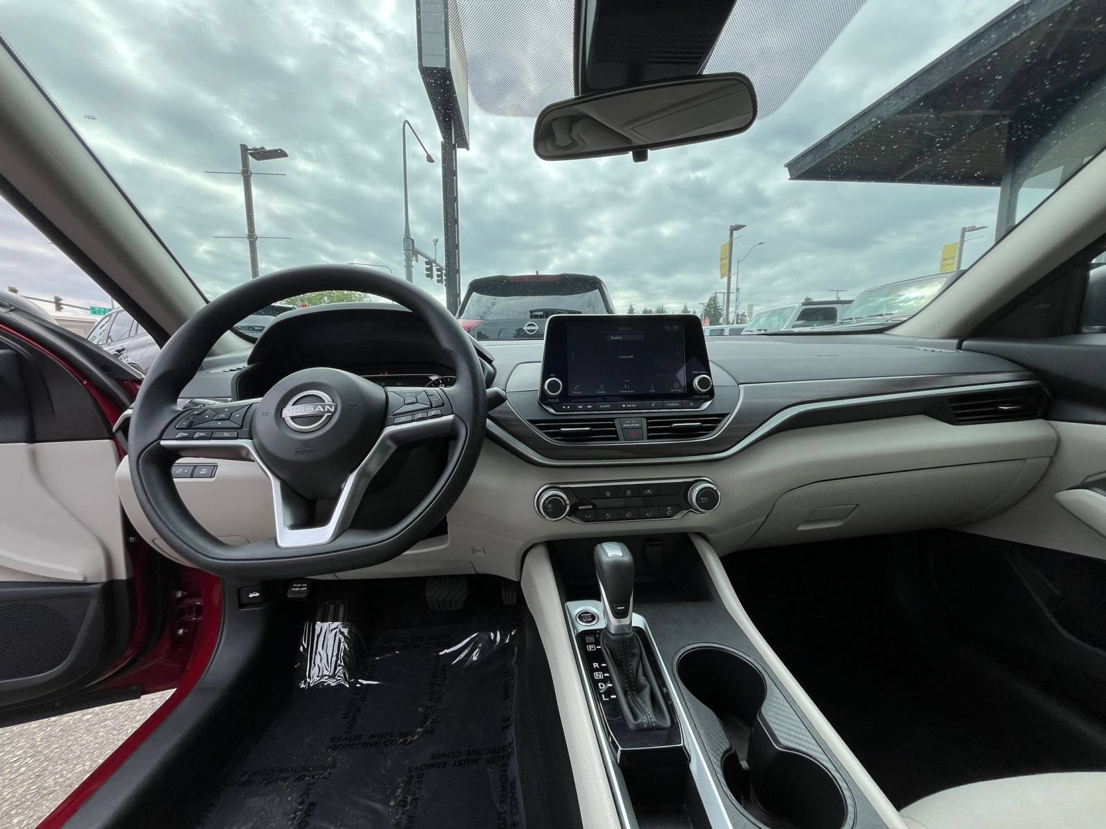 Used 2025 Nissan Altima 2.5 SV FWD image 29