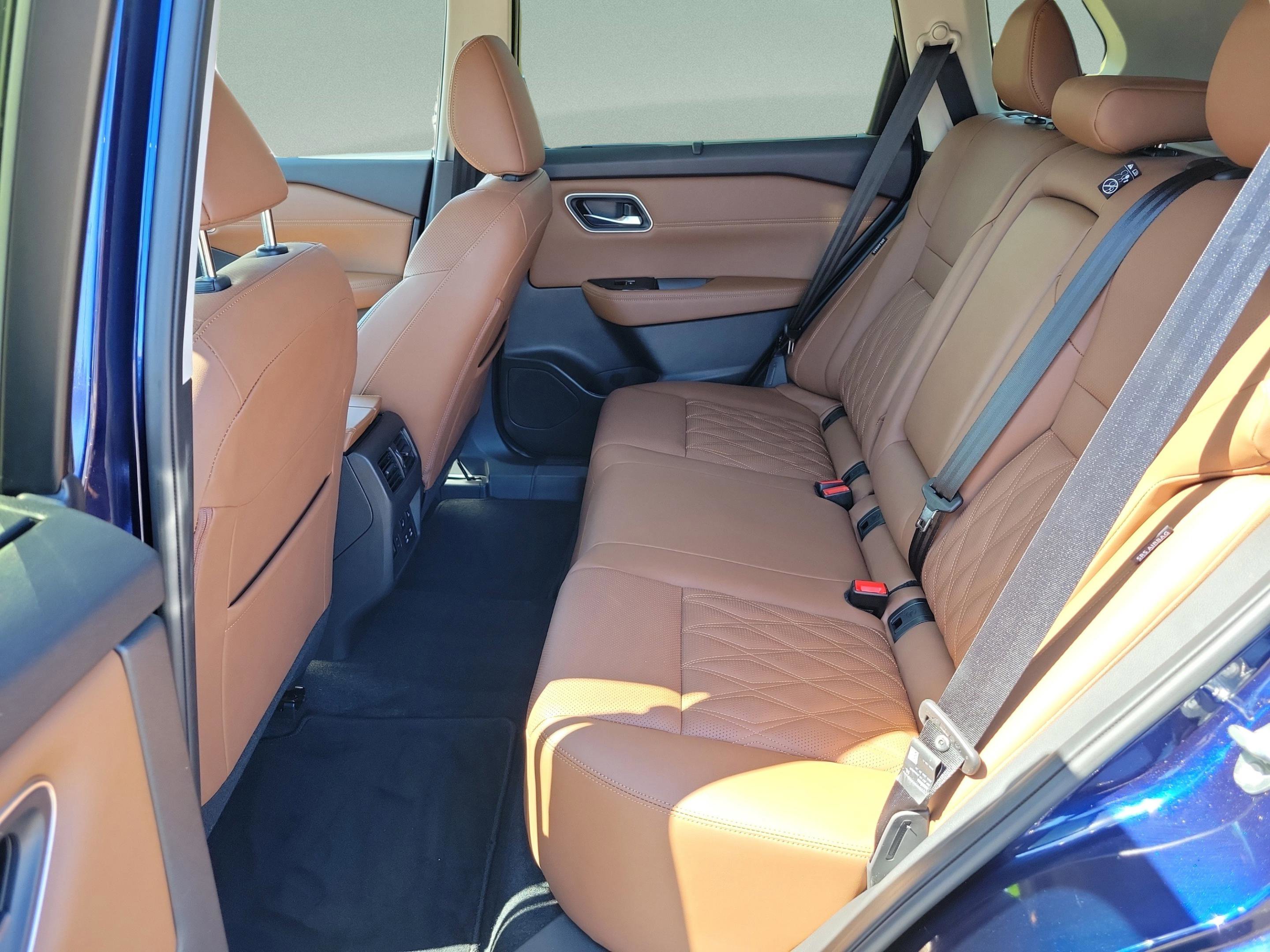 Used 2024 Nissan Rogue Platinum w/ Platinum Premium Package image 9