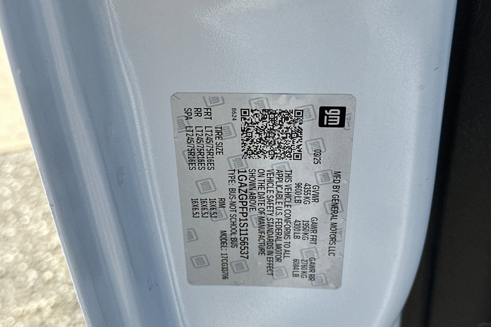 Certified 2025 Chevrolet Express 3500 LT w/ LT Preferred Equipment Group image 27