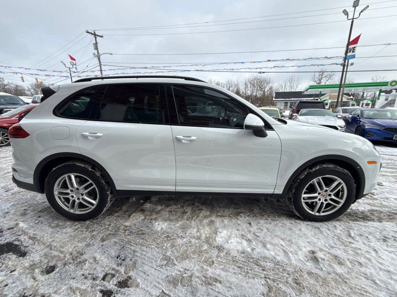 Used 2016 Porsche Cayenne image 3
