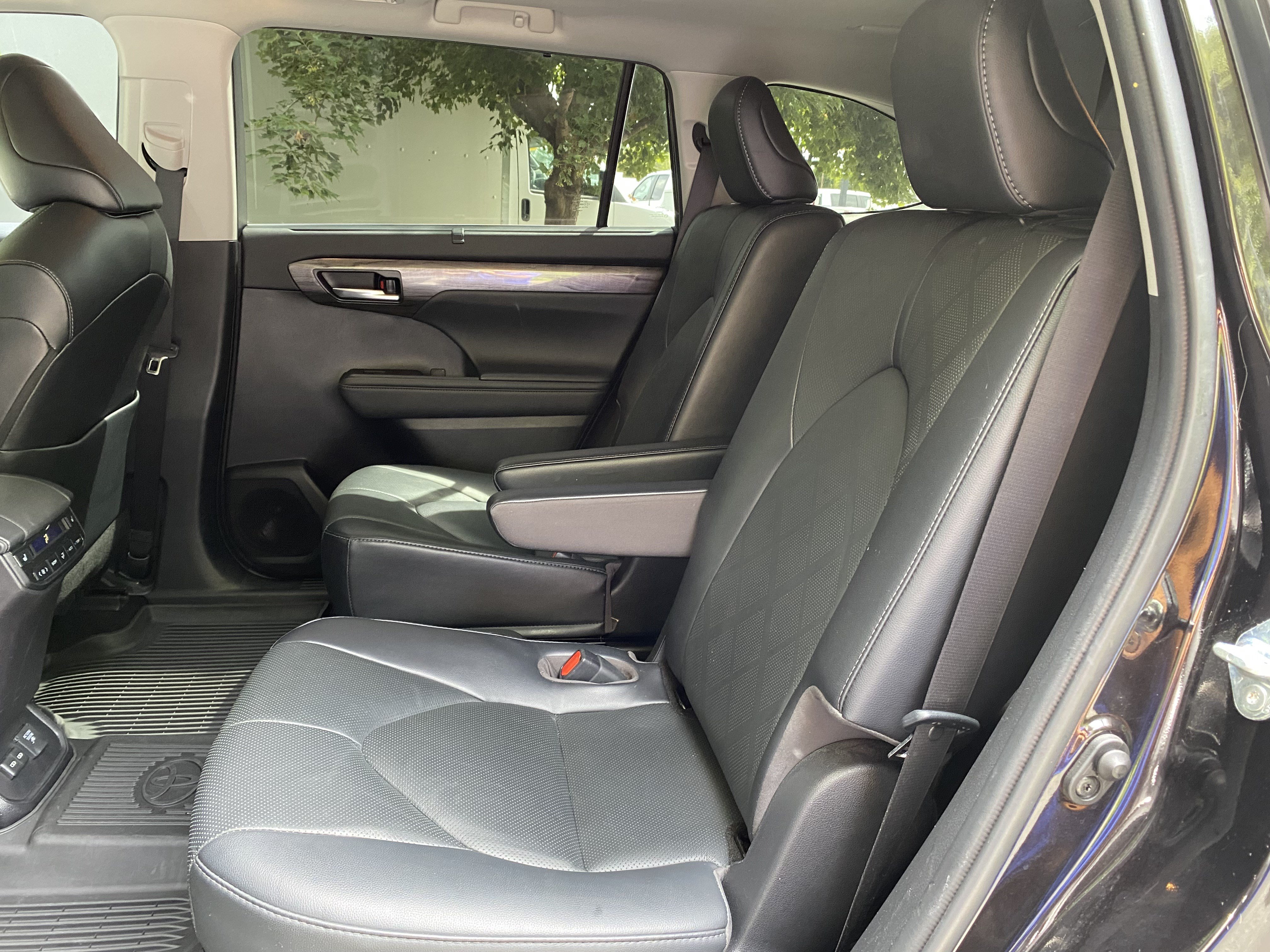 Used 2022 Toyota Highlander Platinum FWD image 39