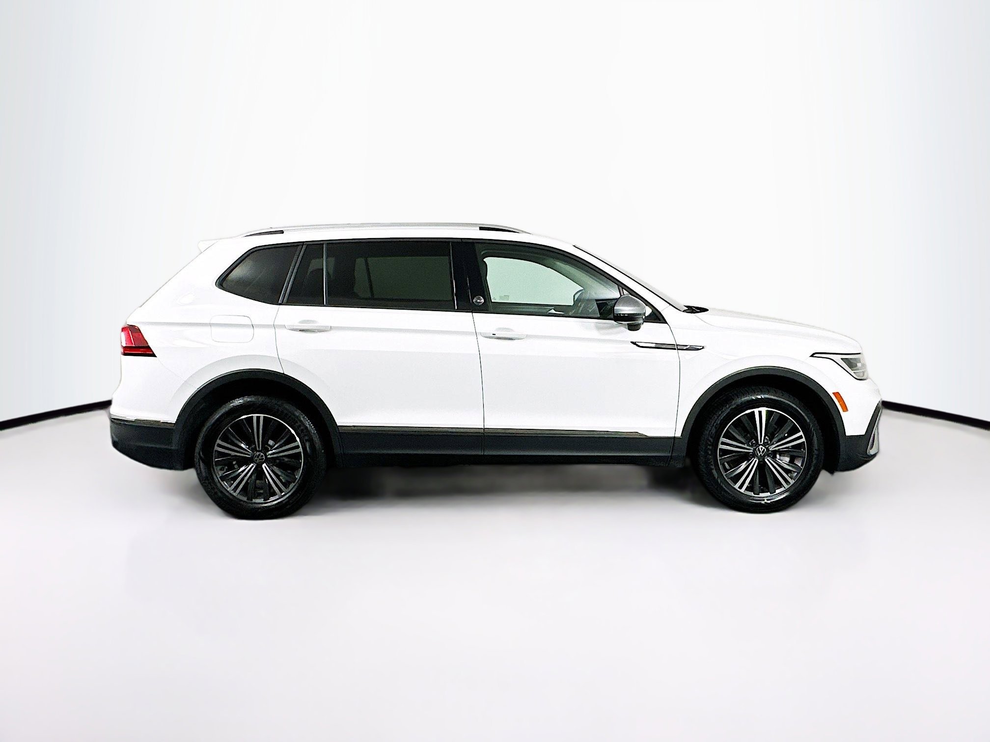 Used 2024 Volkswagen Tiguan Wolfsburg Edition image 10