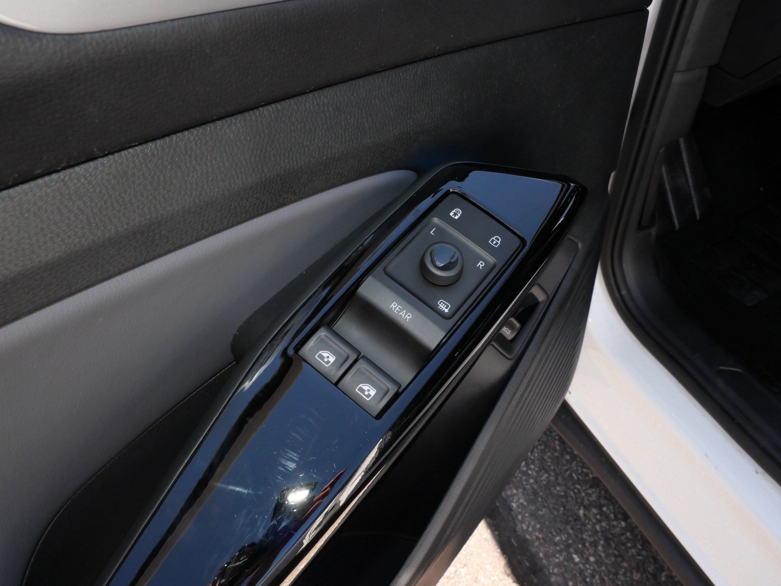 Certified 2023 Volkswagen ID.4 Pro S AWD/4WD image 19
