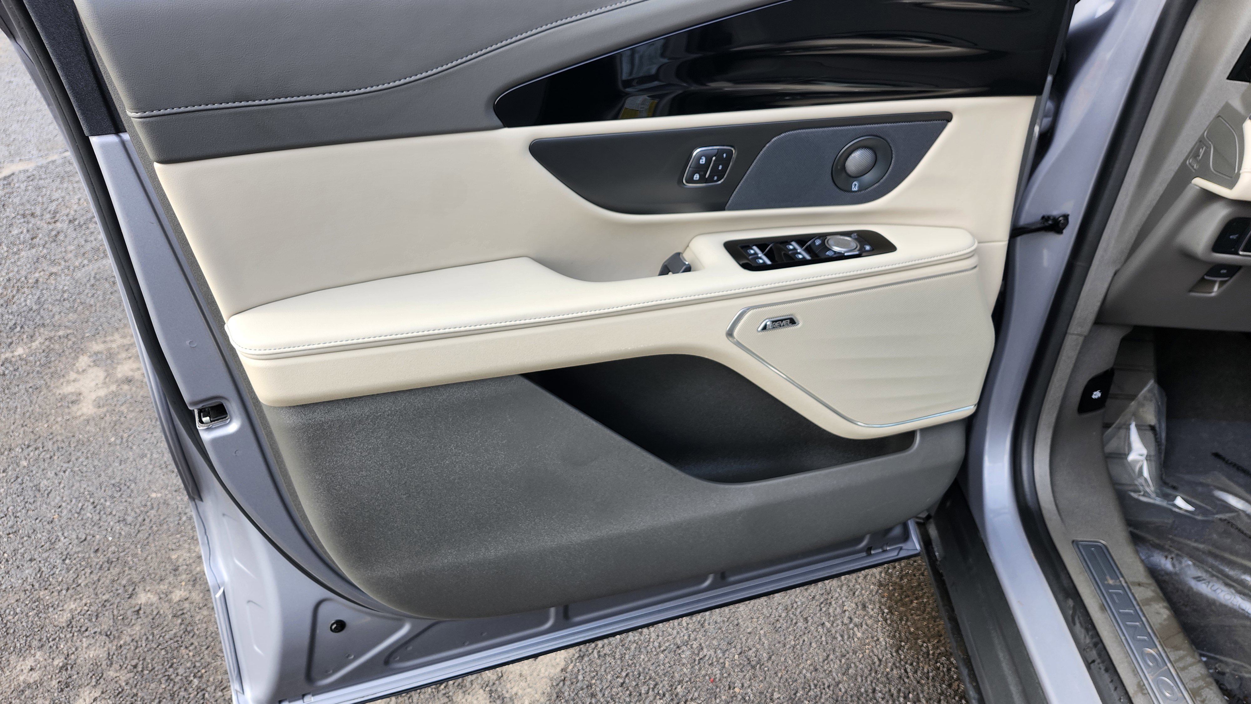 Used 2024 Lincoln Nautilus Reserve w/ Equipment Group 202A image 26