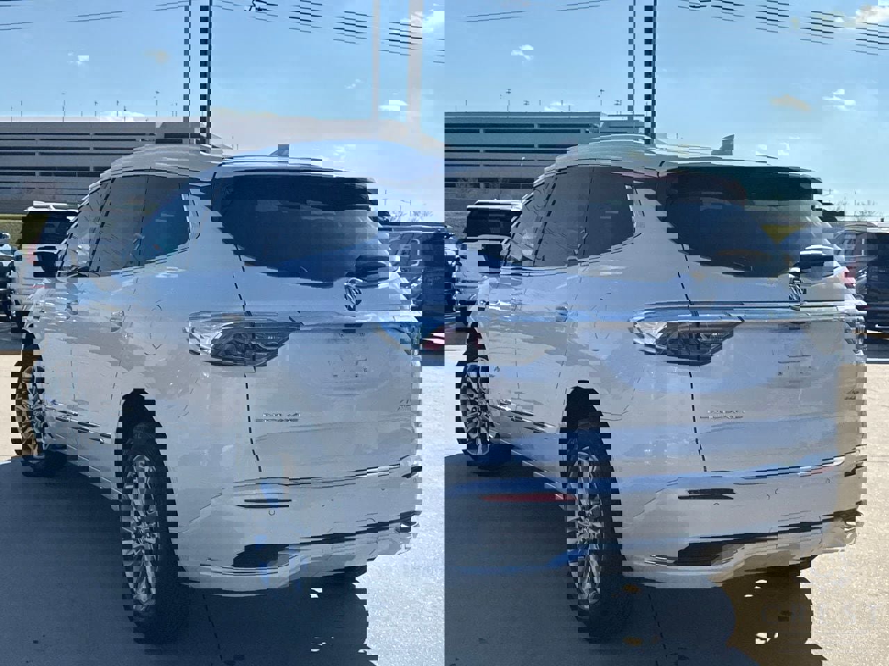 Used 2023 Buick Enclave Avenir image 3