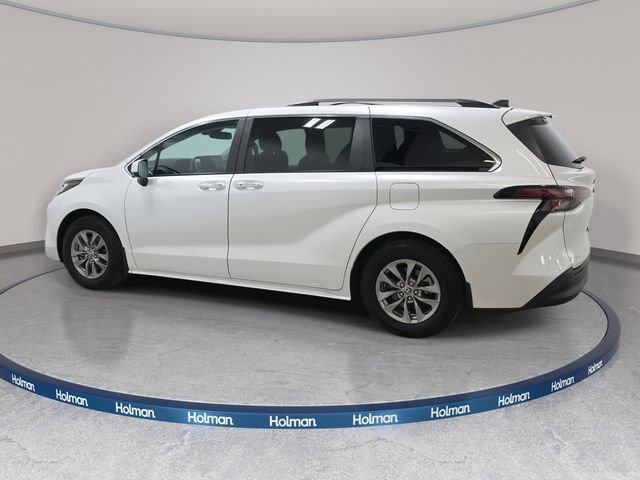 Certified 2023 Toyota Sienna XLE AWD/4WD image 7