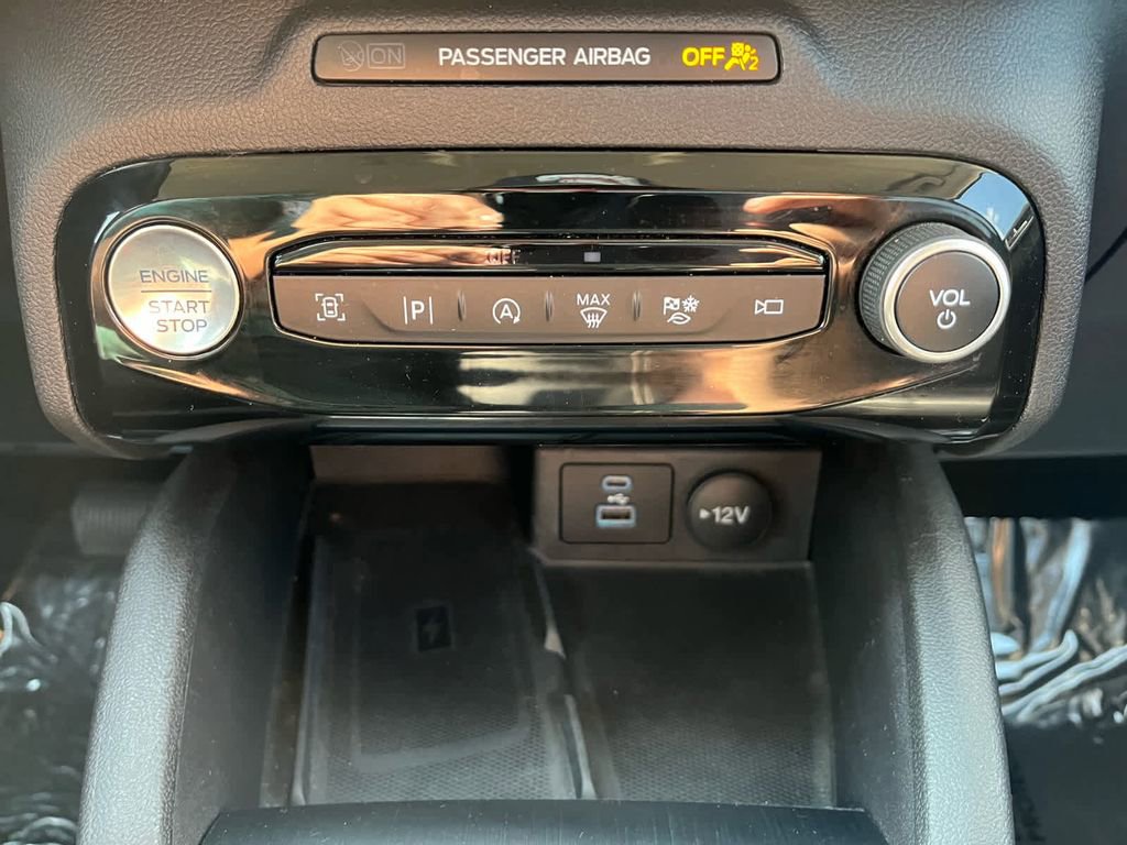 Used 2023 Ford Escape Platinum image 31