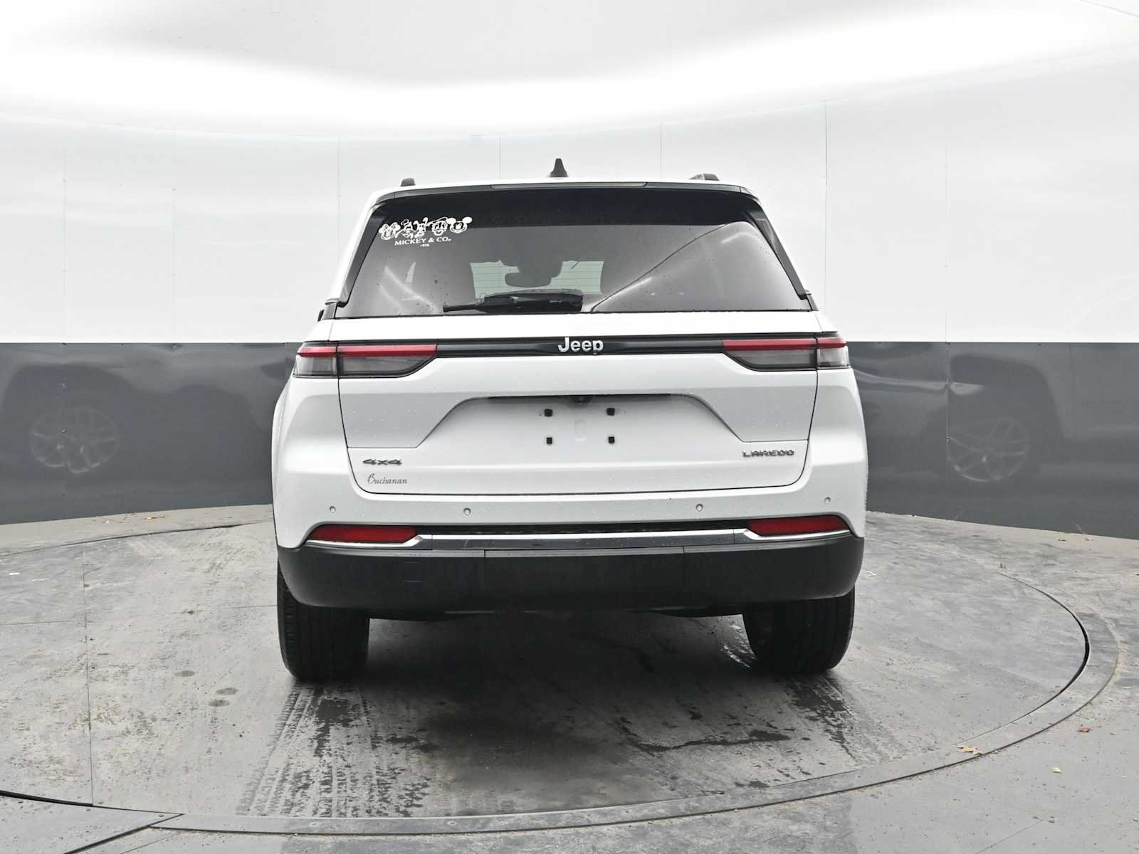 Used 2023 Jeep Grand Cherokee Laredo AWD/4WD image 11