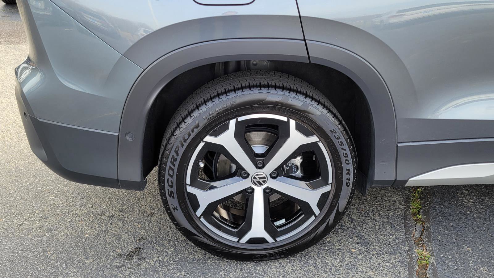 Used 2025 Volkswagen Tiguan SE image 14