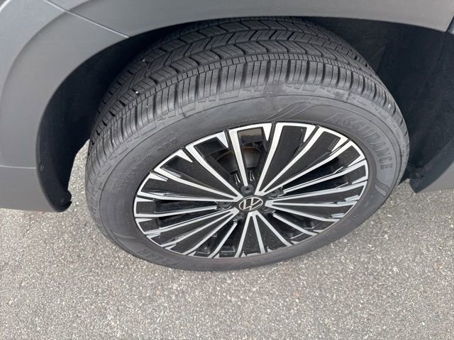 Used 2025 Volkswagen Taos SE image 10