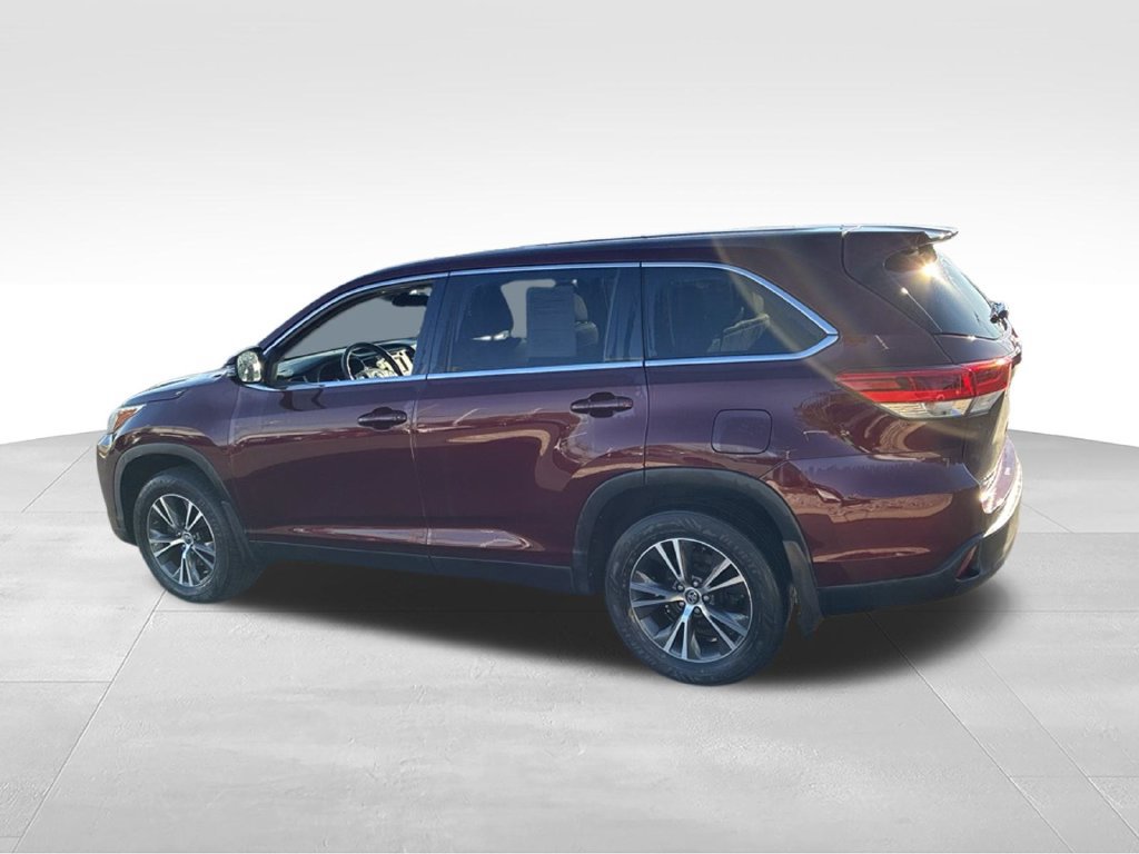 Used 2019 Toyota Highlander LE AWD/4WD image 20